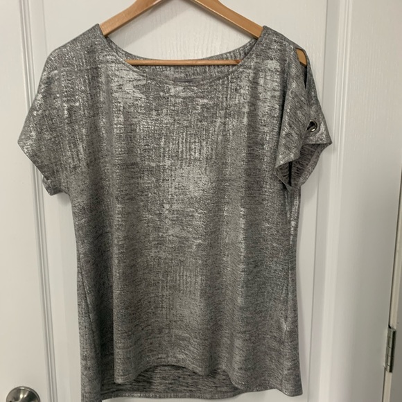 Laura Petite Size XL - Cold Shoulder Beautiful Sleeve Decal / Details NWOT. - Picture 3 of 6